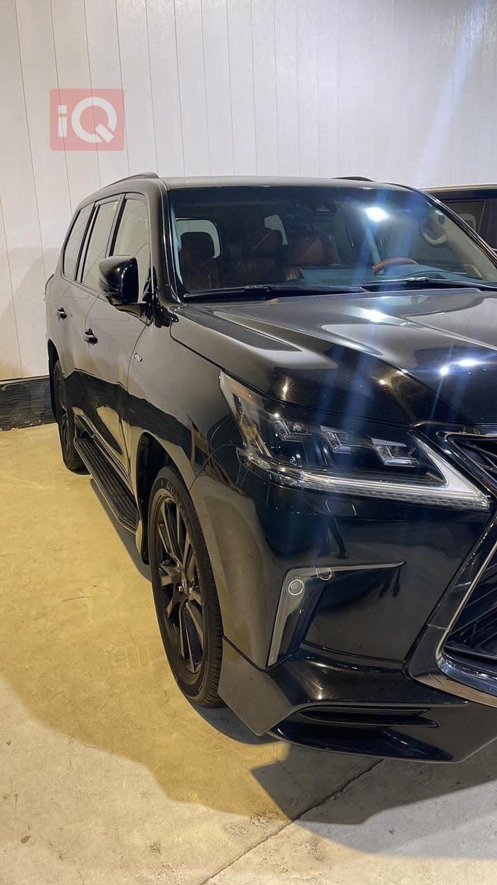 لێکزس LX